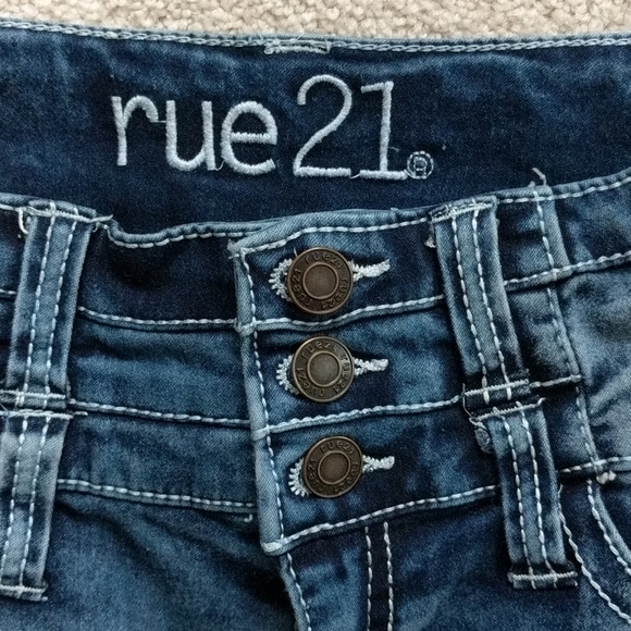 High Waisted Rue 21 Jean Shorts - Picture 3 of 4